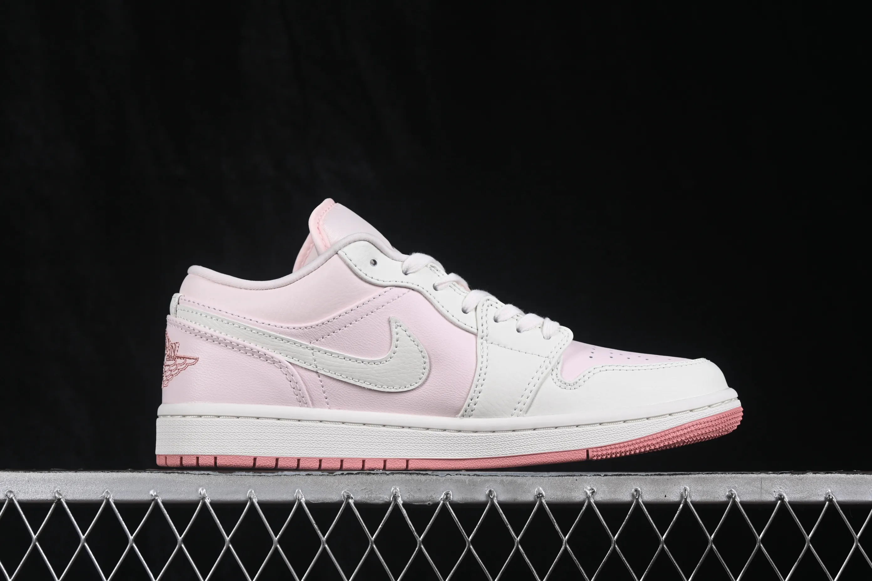 All categories Air Jordan Jordan series basketball shoes Air Jordan 1 Low G version pure original Air Jordan 1 Low AJ1 Joe 1 Sakura pink low-top retro culture basketball shoes IH0823-611